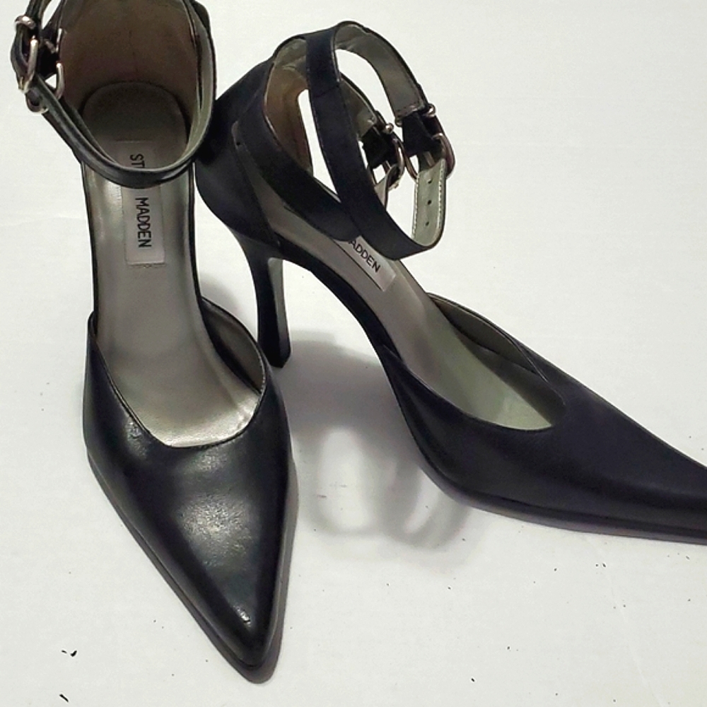 Steve Madden LIV Black Pointed Toes Leather Classic Strappy Heels 7B